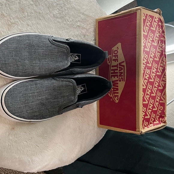 Vans Gray Slip-On Loafers for Effortless Style - Picture 2 of 6